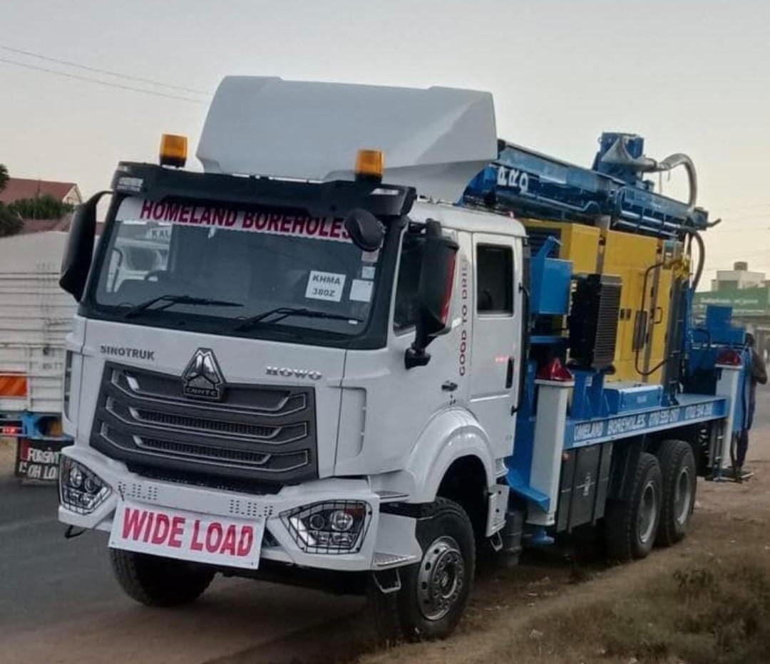 Multipurpose rig on the road to a site